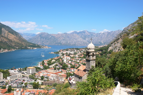 Panoramisch uitzicht over de baai van Kotor.